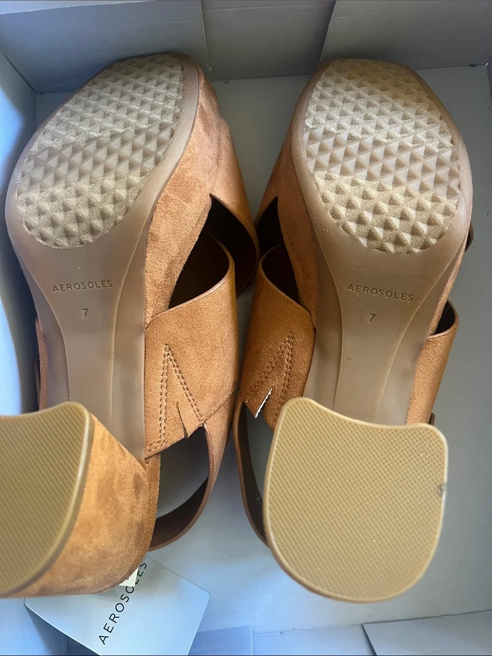 NIB AEROSOLES Cognac Suede Crossband Platform Sandals with Gold Buckle - size 7